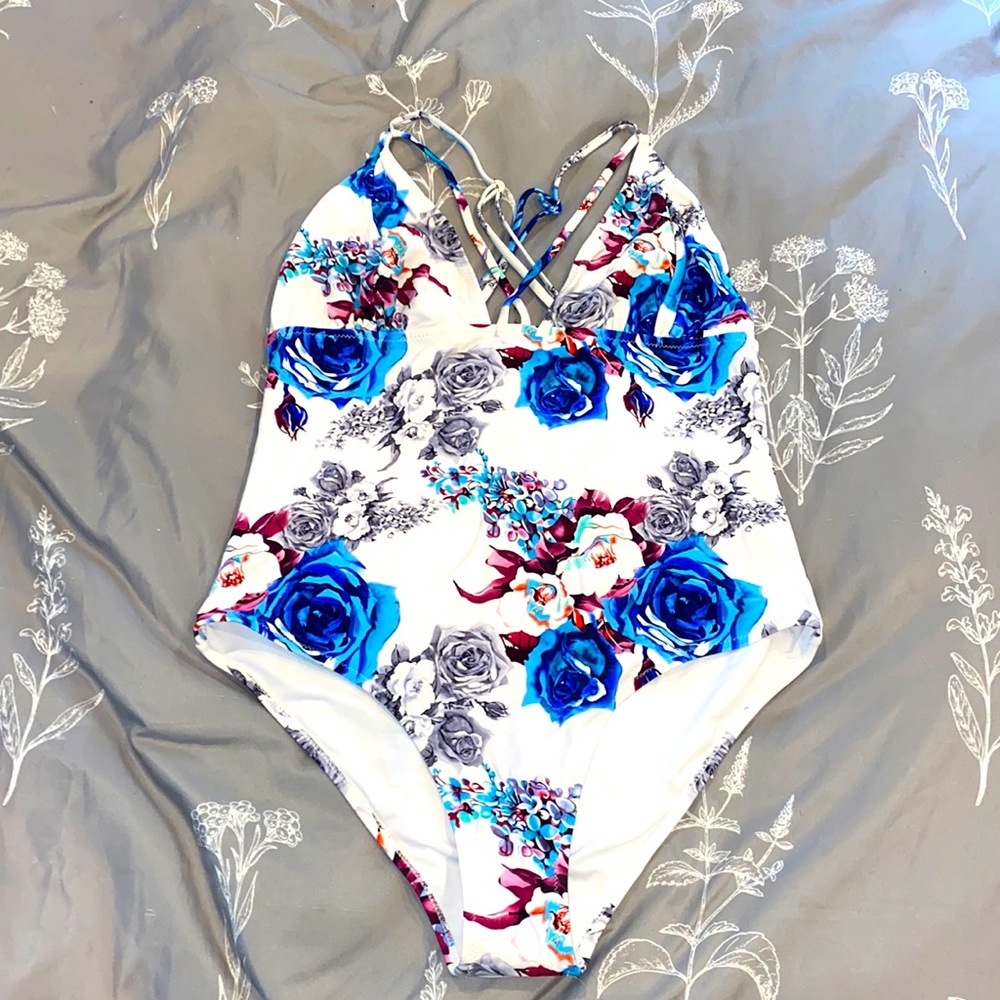 New Cupshe Beautiful One piece suit!